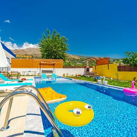 Ece Didem Havuzlu Jakuzili Huzurlu Rahat Bir * Kalkan